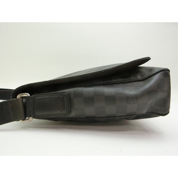 LOUIS VUITTON Damier Graphite District MM Messenger Shoulder Bag N41272 - Picture 5 of 16